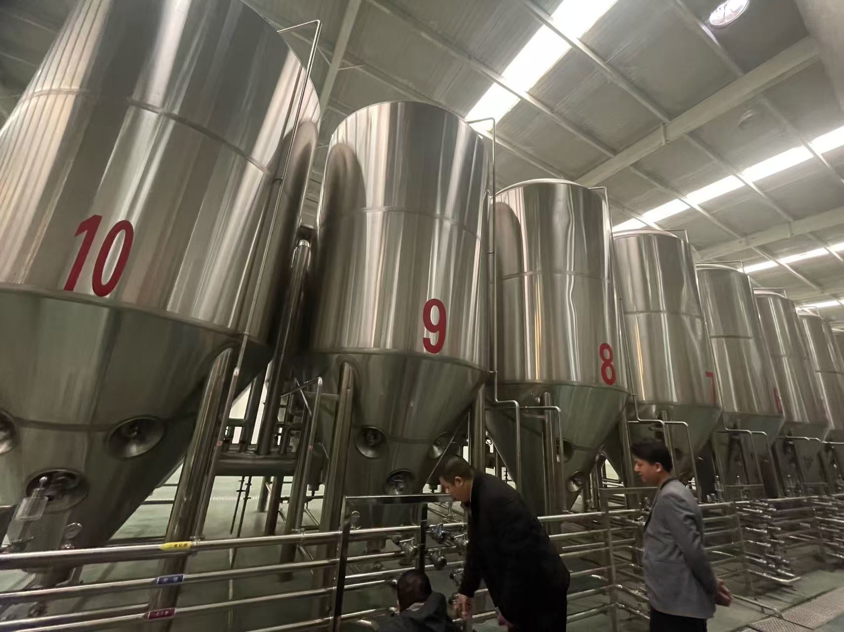 前锋精酿啤酒设备厂—平面布置、设备设计、制造、调试、培训等一条龙服务